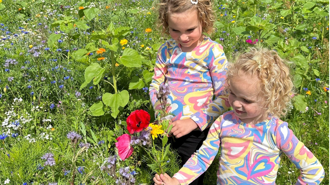 Oline og Johanne Thing Andreasen blomsterstribe BRUG KUN TIL ARTIKLEN 01